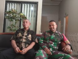 Baru Jalani Operasi Tandon Arsiles, Kepala Desa Patoman Didampingi Babinsa Tetap Layani Warga dengan Ramah