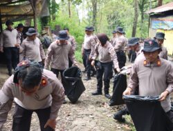 Polres Magetan Bersih-bersih Jalur Pendakian Gunung Lawu, Dukung Gerakan Indonesia ASRI