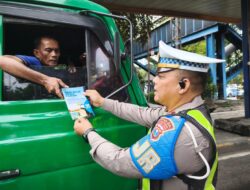 Polda Jatim Tertibkan Truk dan Bus yang Nekat Gunakan Lajur Kanan Tol