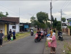 Ratusan Paket Takjil Dibagikan kepada Pengendara dan Warga