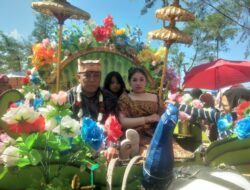 Niken Salindri Jadi Magnet Petik Laut Pantai Lampon, Ribuan Warga Padati Pesisir Pesanggaran